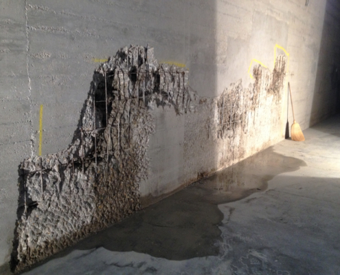 Assainissement de béton au mur