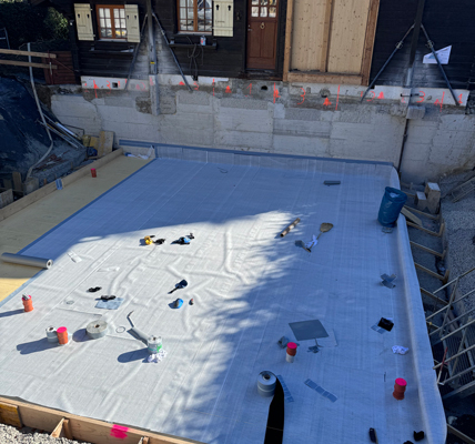 Mise en place de la membrane sur l’isolation du radier