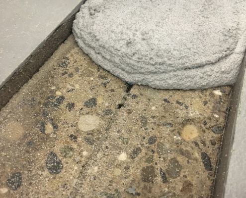 Application de béton au sol